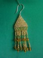 Pendientes dorados, abalorios